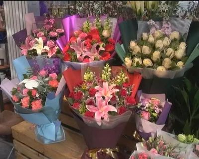 “她經濟”催熱首都花市，玫瑰領跑節日消費，禮品花卉銷售迎來小高峰
